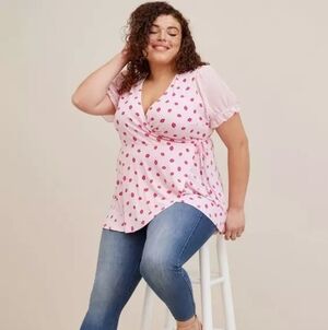 🍂🍁Like new Torrid 2x Studio Knit Chiffon Puff Sleeve Surplice Top